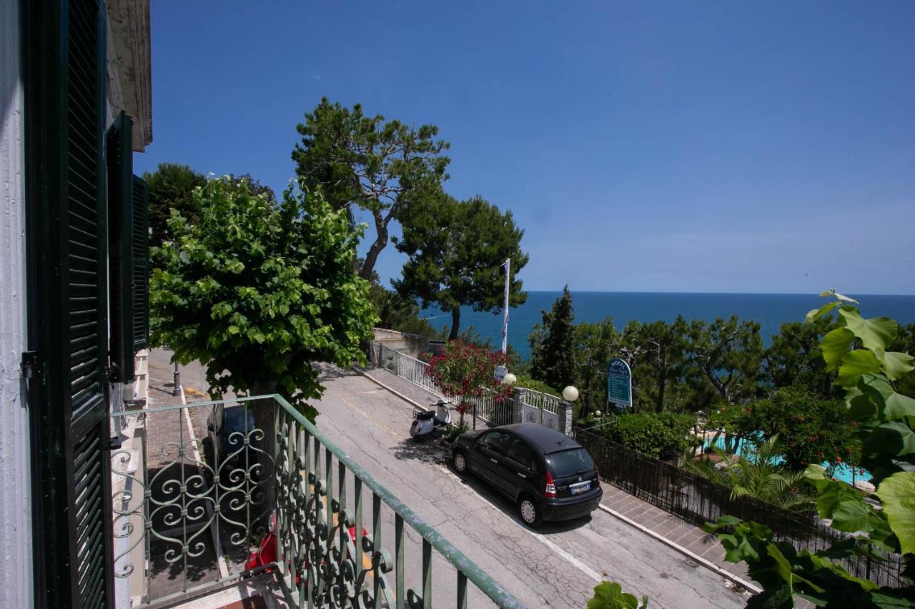N237 - Numana, Trilocale A 100 Metri Dal Centro Appartement Buitenkant foto